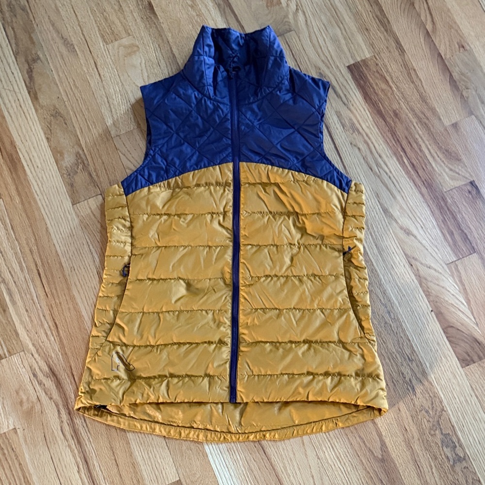 FLYLOW Laurel Lightweight Puffer Eggplant & Mustard Quilted Vest, Size Medium